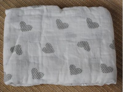 Марлевые муслиновые пеленки 120*120 - Сердечки купить в интернет-магазине «Берегиня» Украина